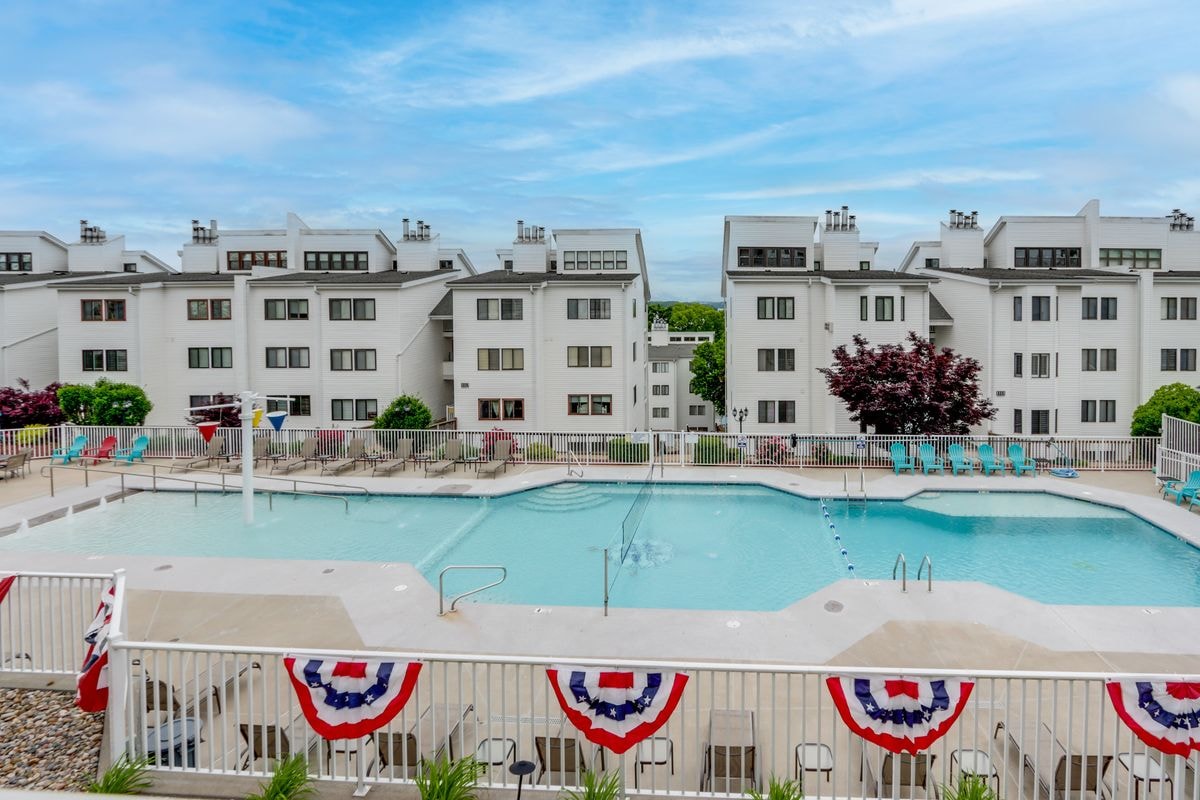 Bale Inn resort pool with patriotic decor